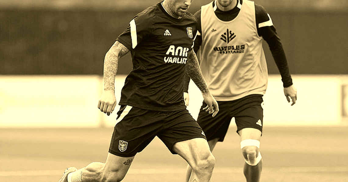 A Set-Piece Goal and Unfamiliar Teammates: Víctor Guzmán's Return to the Mexico Shirt A Set-Piece Goal and Unfamiliar Teammates: Víctor Guzmán's Return to the Mexico Shirt